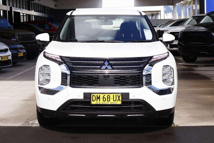 2024 Mitsubishi Outlander ES