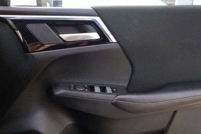 2024 Mitsubishi Outlander ES