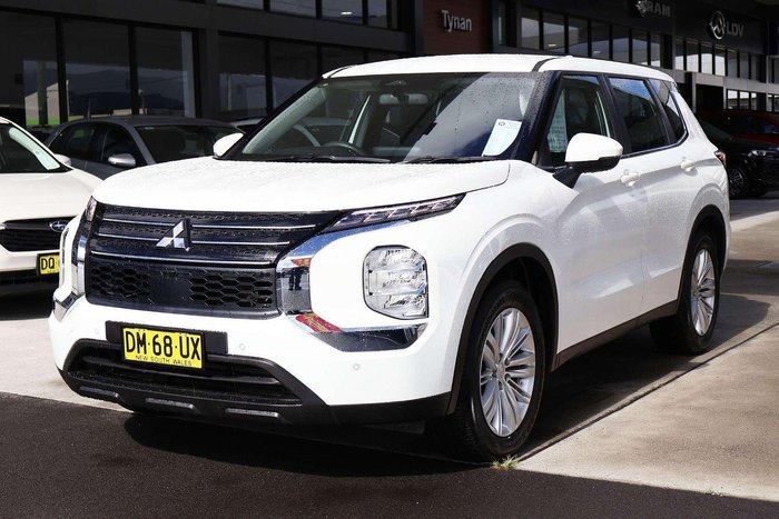 2024 Mitsubishi Outlander ES