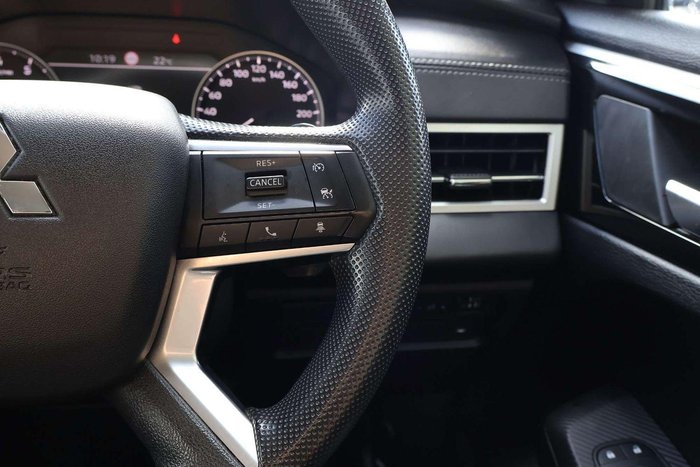 2024 Mitsubishi Outlander ES