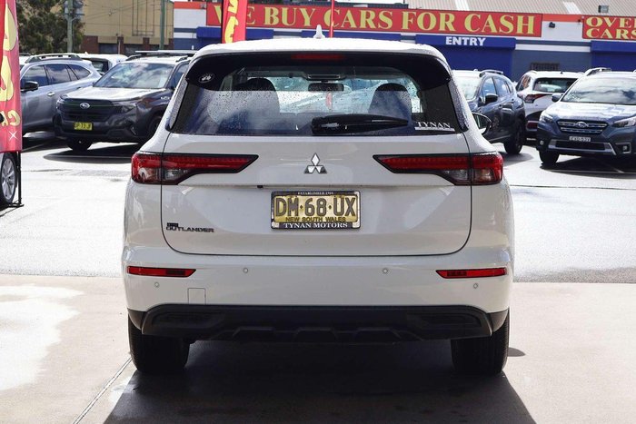 2024 Mitsubishi Outlander ES