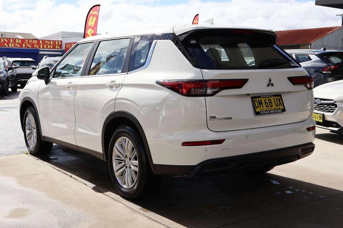 2024 Mitsubishi Outlander ES