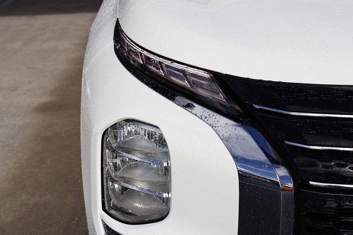 2024 Mitsubishi Outlander ES