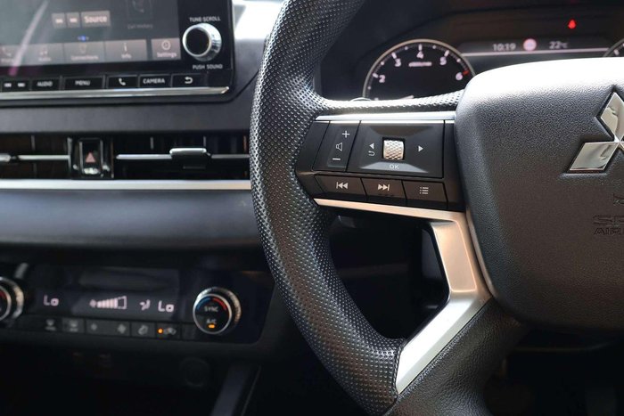 2024 Mitsubishi Outlander ES