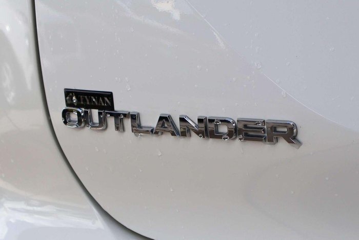 2024 Mitsubishi Outlander ES