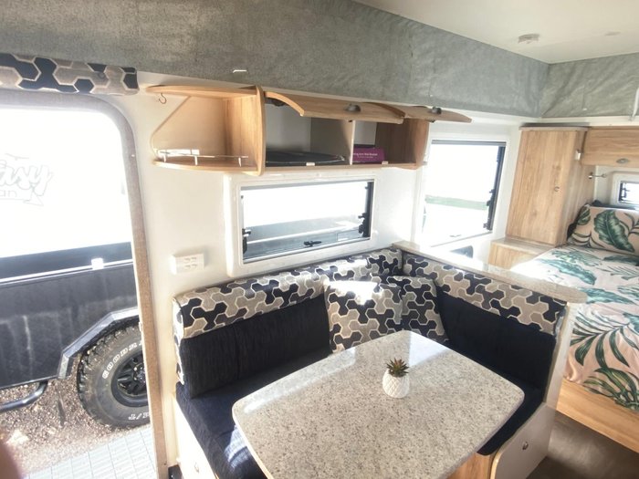 2022 Avan Aspire 555 Poptop