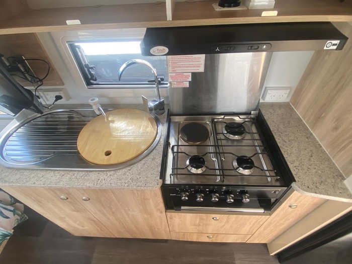 2022 Avan Aspire 555 Poptop