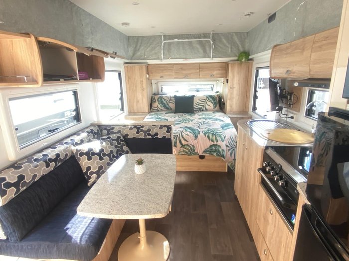 2022 Avan Aspire 555 Poptop