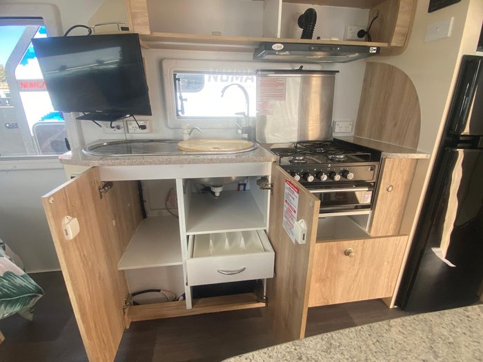 2022 Avan Aspire 555 Poptop