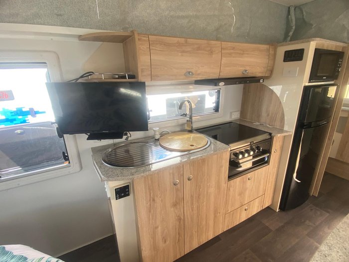 2022 Avan Aspire 555 Poptop