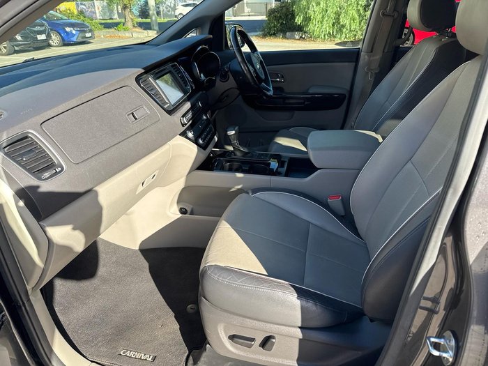 2017 Kia Carnival Platinum