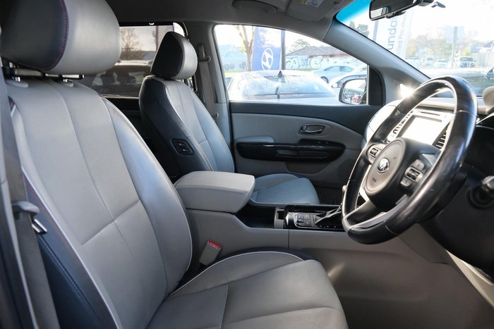 2017 Kia Carnival Platinum