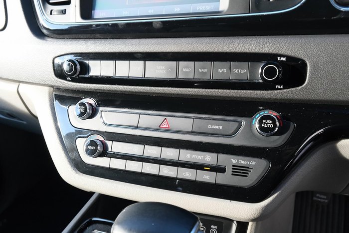 2017 Kia Carnival Platinum