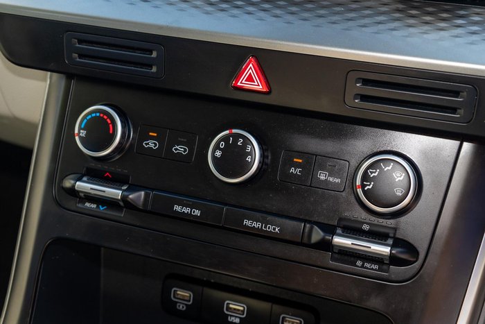 2023 Kia Carnival S