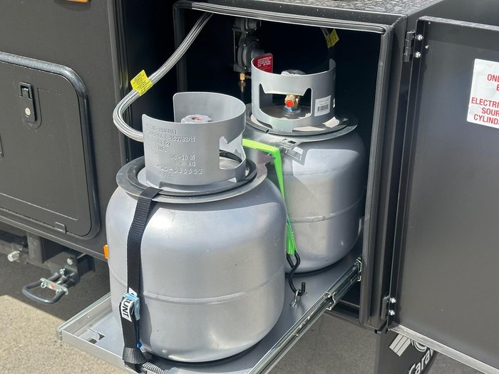 2026 JB Caravans 21'6 Scorpion Sting Rear Door