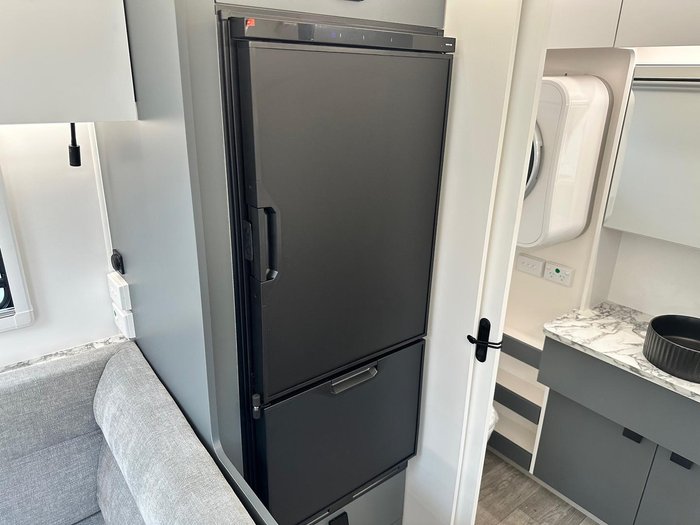 2026 New Age Caravans Manta Ray 15 Ft Expedition