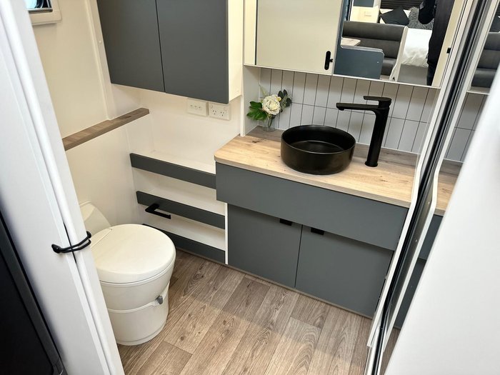 2025 New Age Caravans 20' Manta Ray Mr20er My26