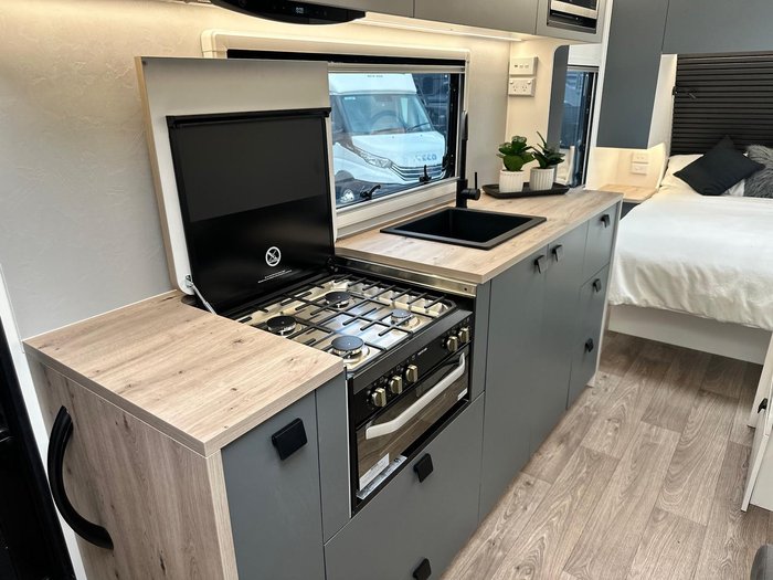 2025 New Age Caravans 20' Manta Ray Mr20er My26