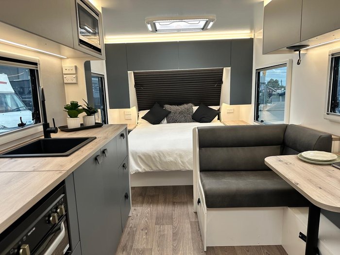 2025 New Age Caravans 20' Manta Ray Mr20er My26