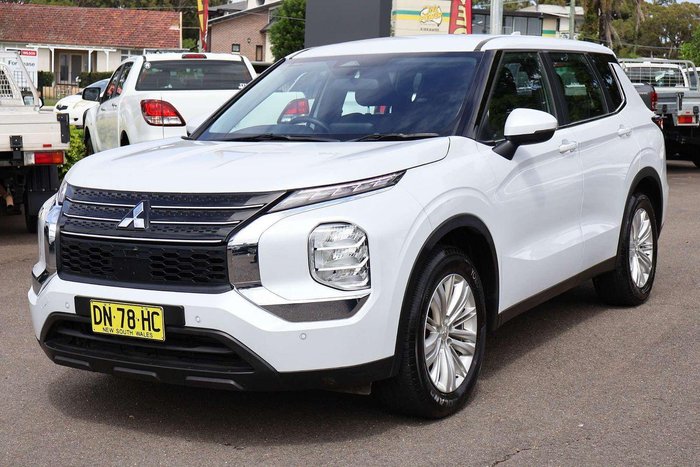 2024 Mitsubishi Outlander ES