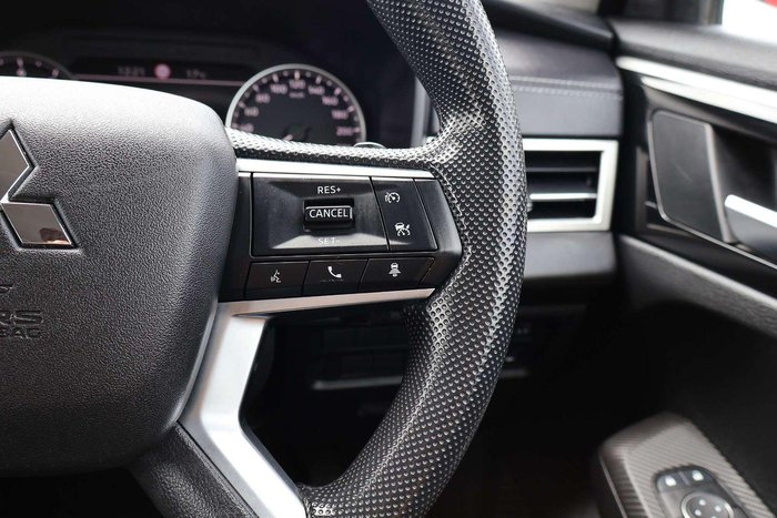 2024 Mitsubishi Outlander ES