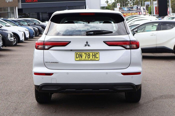 2024 Mitsubishi Outlander ES