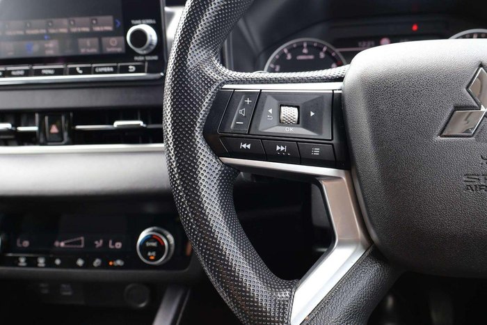 2024 Mitsubishi Outlander ES