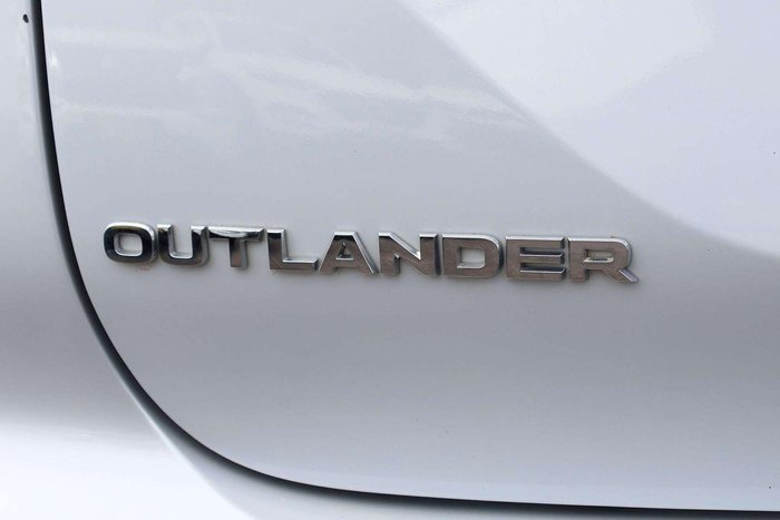 2024 Mitsubishi Outlander ES