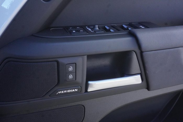 2026 Land Rover Defender 110 D350 X-Dynamic SE