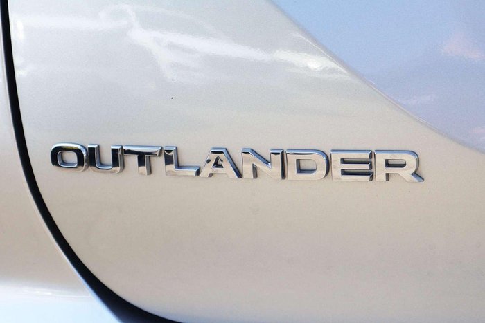 2024 Mitsubishi Outlander ES