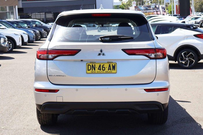 2024 Mitsubishi Outlander ES