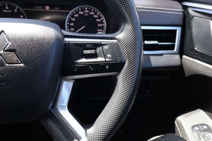 2024 Mitsubishi Outlander ES