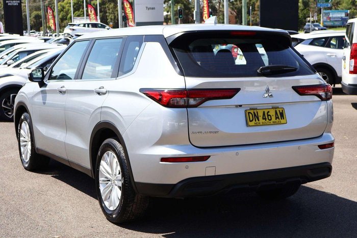 2024 Mitsubishi Outlander ES