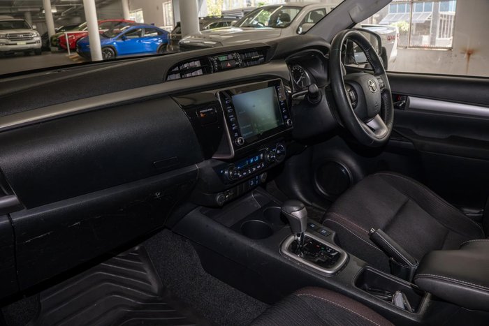 2020 Toyota Hilux SR5