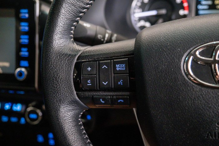 2020 Toyota Hilux SR5