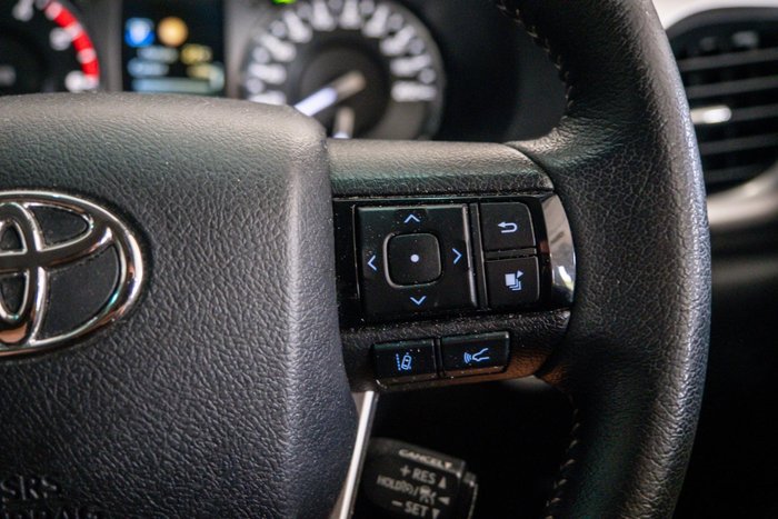 2020 Toyota Hilux SR5