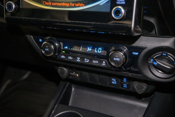 2020 Toyota Hilux SR5