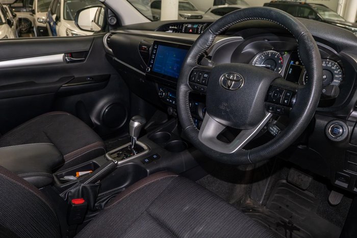2020 Toyota Hilux SR5
