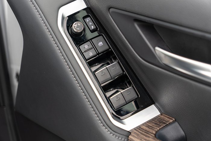 2025 Toyota Landcruiser VX