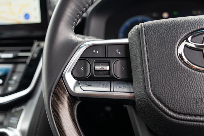 2025 Toyota Landcruiser VX