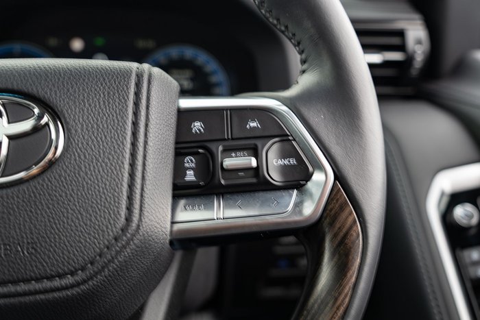 2025 Toyota Landcruiser VX