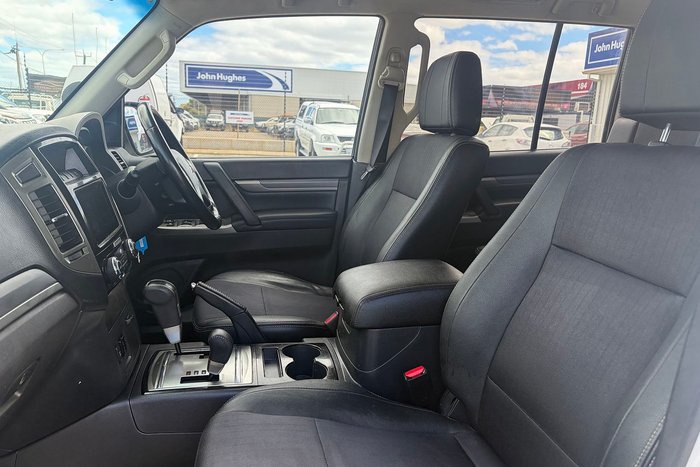 2019 Mitsubishi Pajero GLS