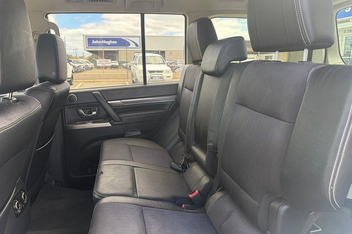 2019 Mitsubishi Pajero GLS