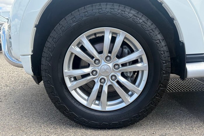 2019 Mitsubishi Pajero GLS