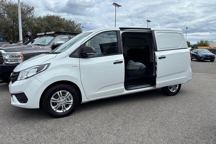 2022 LDV G10 +