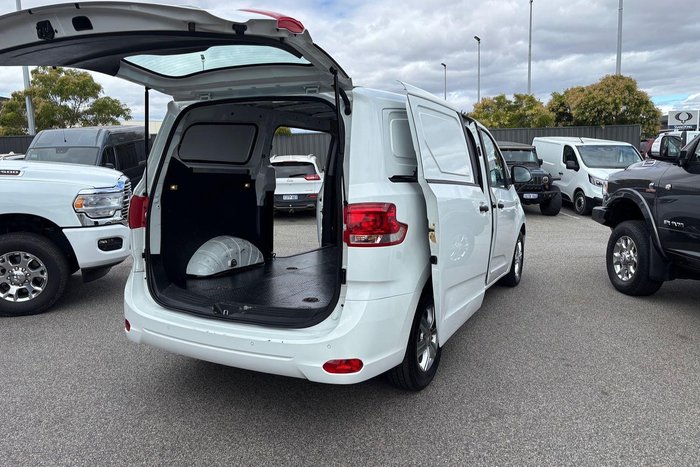 2022 LDV G10 +