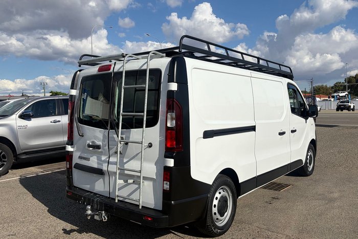 2021 Mitsubishi Express GLX