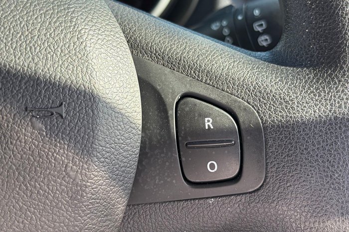 2021 Mitsubishi Express GLX