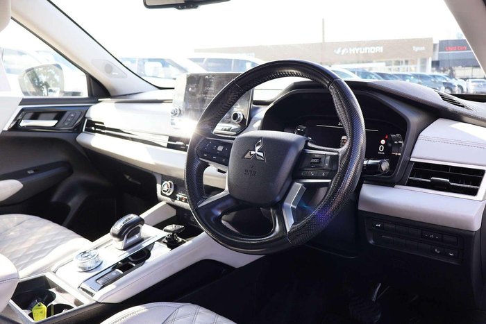 2022 Mitsubishi Outlander Exceed