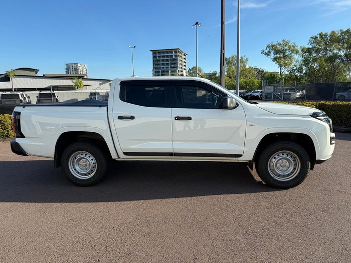 2025 Nissan Navara SL